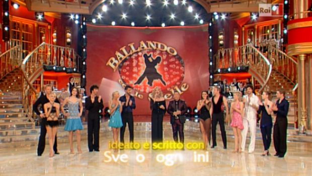 Ascolti Tv Sabato 9 aprile 2011: Ballando con le stelle si conferma con 5 mln (25%), La Corrida stabile sotto i 4 (18,5%). Ottimo La fabbrica di cioccolato al 12%, Le amiche del sabato supera Verissimo