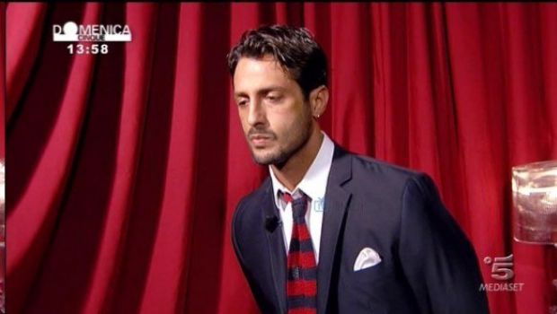 Domenica Cinque – Fabrizio Corona “inviato” al matrimonio di William e Kate