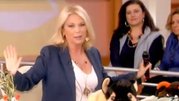 Rita dalla Chiesa risponde in diretta : “Non ci penso proprio a lasciare Forum”. La smentita della Folliero in arrivo su TvBlog