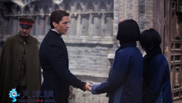 Prime foto di Christian Bale sul set di 13 Flowers of Nanjing di Zhang Yimou