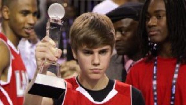 Justin Bieber esordisce al cinema al fianco di Mark Whalberg in un basket movie?