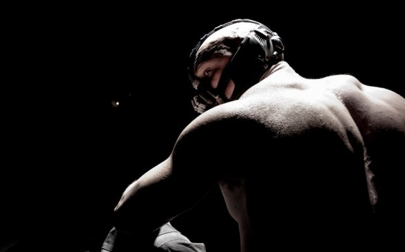 The Dark Knight Rises: prima immagine ufficiale con Tom Hardy nei panni di Bane