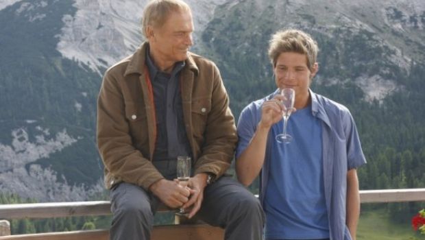 Auditel, Ascolti Tv 2 maggio 2011: oltre 6 mln (22%) per Un passo dal cielo, 3 mln (11%) per Due. Partenza decisamente  fiacca per uMan, solo al 9,80%, Bride Wars a 3,6 mln