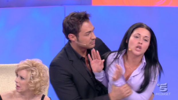 Uomini e Donne immorale: Bubi e Diletta si offendono senza ritegno. E Tina impazzisce