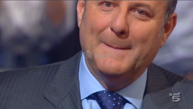Gerry Scotti piange per un Milionario da Record: a premiarlo il figlio Edoardo