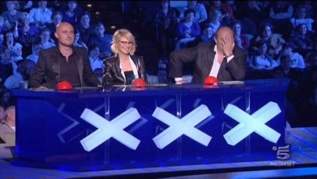 Auditel, Ascolti Tv 7 maggio 2011: contro il 12% in pay di Roma-Milan, Italia’s got Talent 2011 prevale con circa il 20% di share (21,33% su t.c.) e  4 mln, Me lo dicono tutti stessi v.a. ma il 18,5%