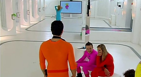 Uman Take Contro – Lite tra Bambola Ramona, Veronica Ciardi e Elena Morali