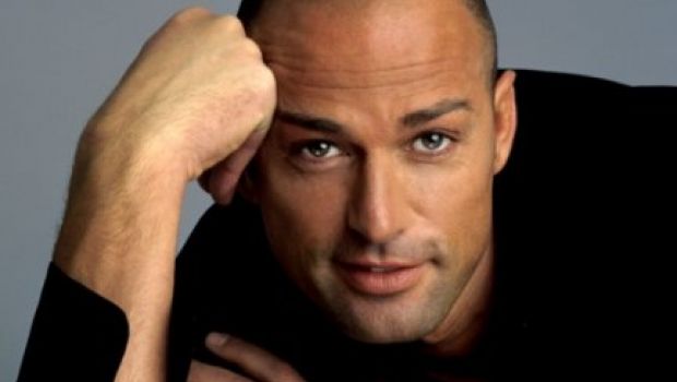 Bettarini indagato nello scandalo del calcio-scommesse. Signori arrestato