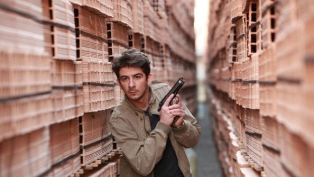 Francesco Mandelli a TvBlog dal successo di Squadra Antimafia 3 ai Soliti Idioti in tour e presto in un film prodotto da Pietro Valsecchi