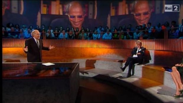 Auditel, Ascolti Tv 2 giugno 2011: Annozero nonostante la presenza di Celentano non fa il botto ma vince con 5,8 mln (23,66%), Lasciami cantare stabile al 16%, Svisti e mai visti solo al 12,5%. Grande interesse per la parata della Festa della Repubblica (