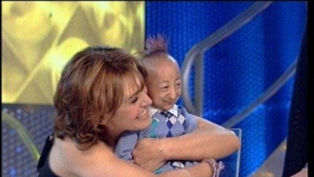 Auditel, Ascolti Tv 19 giugno 2011: Lo Show dei Record con 3,5 mln (17,82%) supera Ho sposato uno sbirro 2. Boom di ascolti per Il Caimano (12,97%), Bikini batte Da Da Da