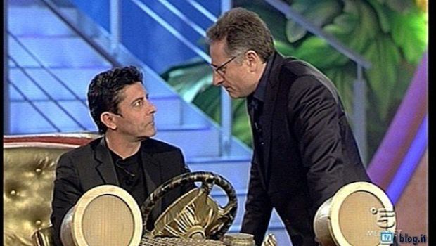 Auditel, Ascolti Tv 25 giugno 2011: vince ancora Ciao Darwin 6 con il 20,72% e 3,4 mln, boom per la Moto Gp  (24,60%) che supera le prove della F1 (16%). Da Da Da prevale di un soffio su Paperissima Sprint