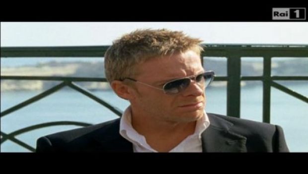 Ascolti Tv 19 luglio 2011: l’ultima di Rex (16.61% – 17.10%) vince sul film di Canale 5 in replica (13.36%). La Spada della Verità (8.50% – 9.96% – 11.23%) supera Tabloid in crescita (9.18%)