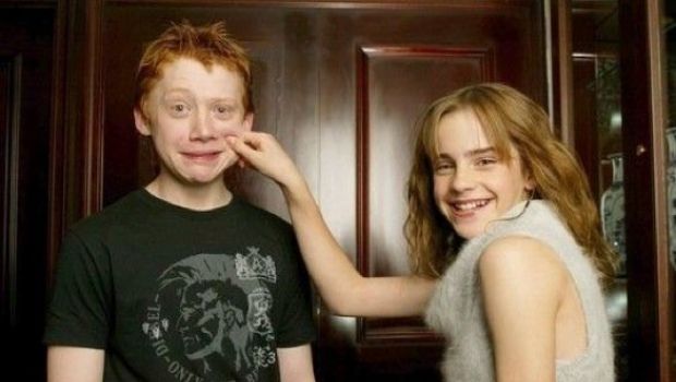 Il bacio complicato tra Ron ed Hermione