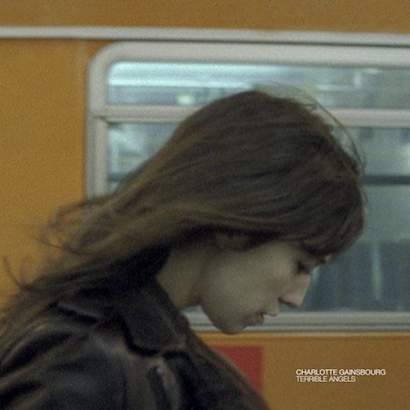 Charlotte Gainsbourg: “Terrible Angels” è il nuovo Ep in attesa del prossimo album in studio. Guarda il video della title-track
