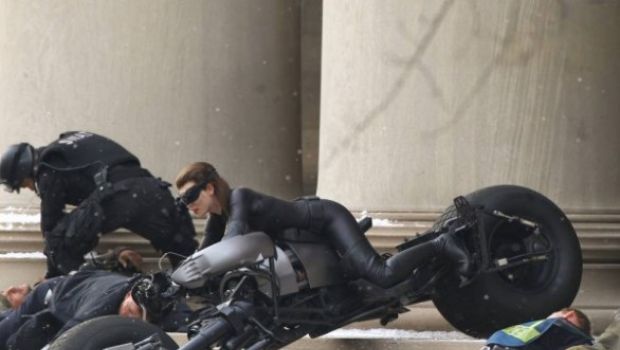 The Dark Knight Rises: foto dal set con Anne Hathaway protagonista
