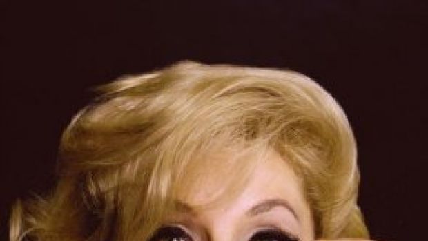Venezia 2011: Vivere con due belle e brave signore, Virna e Madonna