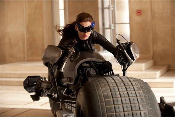 The Dark Knight Rises: ecco Anne Hathaway nei panni di Selina Kyle