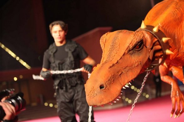 Terra Nova, dal 4 ottobre su Fox. Anteprima (con… dinosauro) al Roma Fiction Fest (foto e video)