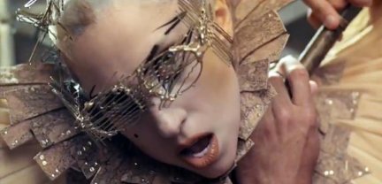Lady Gaga: altre 5 versioni del video di “You And I”. Ecco la prima