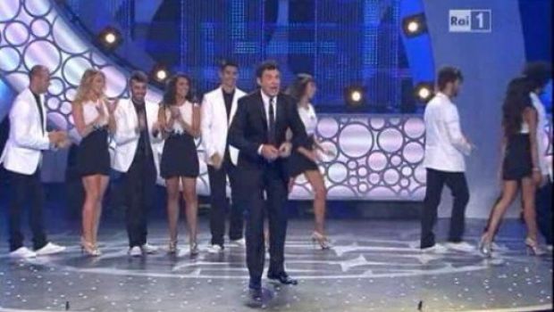 Ascolti Tv 4 settembre 2011: Vengo anch’io (16.62%) leader sul meglio de Lo Show dei Record (10.49%). Mistero (9.72%), NCIS LA (12.61%) e Numb3rs (12.72%). Buon esordio per 1 minuto per vincere (19.44%), Moto Gp al 30.82% e 5,2 mln