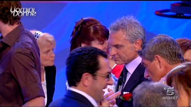 Uomini e donne, la nuova edizione riparte da un matrimonio over