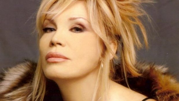 Amanda Lear: “Ho detto no all’Isola nonostante 500.000 euro”