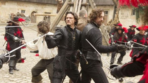 I Tre Moschettieri 3D – il poster italiano e le foto ufficiali del film