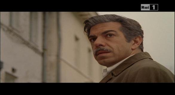 Ascolti tv 09 ottobre 2011: Il generale Della Rovere (4.220 milioni, 17,13%), Distretto di Polizia 11 (3.175 mln, 13,82%), Presadiretta (3.066 spettatori, 12,87%), Ncis (3.106 mln, 10,87%)