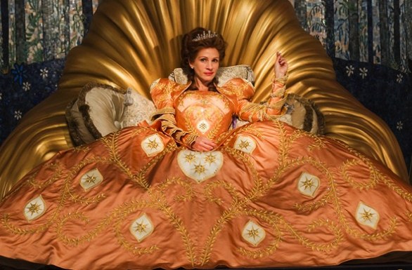 Julia Roberts è la strega cattiva di Biancaneve: prime foto