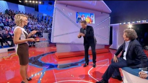 Ascolti Tv 1 ottobre 2011: 4,713 mln (23.39%) a C’è posta per Te, 4,267 mln (19.77%) a Ti lascio una canzone