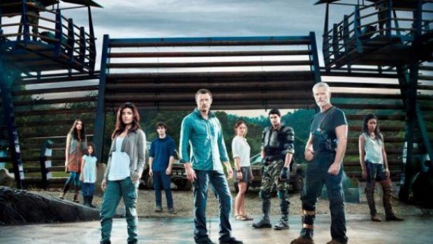 Terra Nova: Steven Spielberg ci riprova coi dinosauri, da stasera su Fox