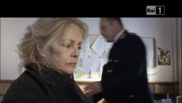 La donna che ritorna: si evita il caso umano da fiction, ma solo grazie a Virna Lisi