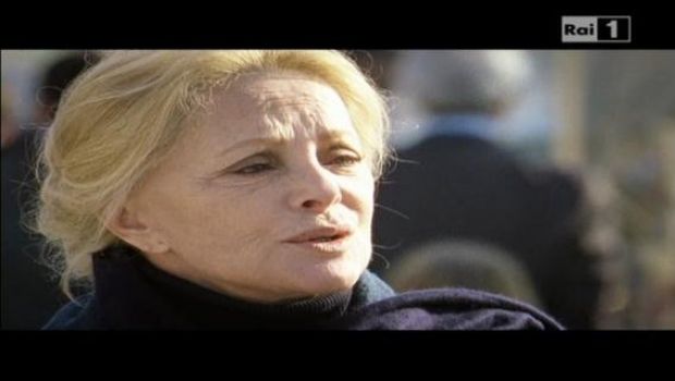 Ascolti Tv Martedì 18 ottobre 2011: 5,232 mln (18.43%) per La donna che ritorna, Ballarò a 4,379 (15.82%), 3,609 (13.59%) per Un amore e una vendetta,  Criminal Minds (6.96% – 8.11%) e The Mentalist (5.34%)