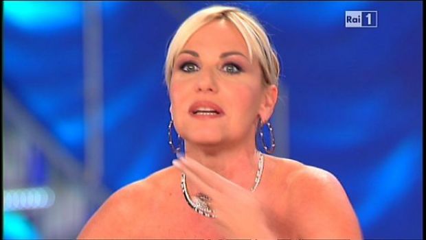 Antonella Clerici: “Volevo fare causa a Io Canto, ma c’era un diverso direttore generale”. “Un people show in primavera”