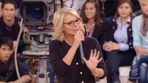 Amici 11: Maria De Filippi chiede mezz’ora in più, la Toffanin rifiuta. Saltano le 2 puntate extra di C’è Posta?