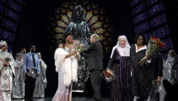 Sister Act – il Musical Divino: il sorriso di Whoopi Goldberg contagia Milano. Le foto della serata