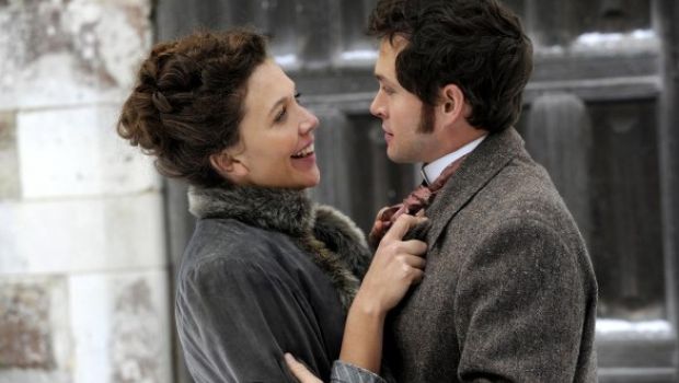 Roma 2011: le foto ufficiali e le locandine internazionali di Hysteria – Hugh Dancy, Maggie Gyllenhaal e il vibratore