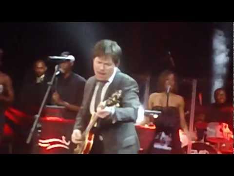 Michael J. Fox Playing “Johnny B. Goode” LIVE!