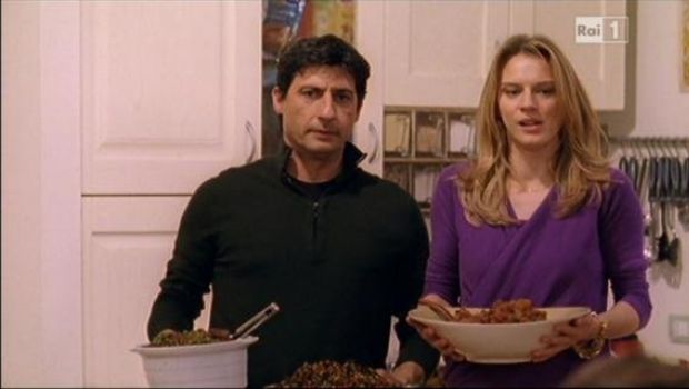 Ascolti Tv domenica 13 novembre 2011: Tutti pazzi per amore 3 (4,398 mln 16.37% e 3,902 19.55%), Distretto di Polizia 11 (3,6 mln 15.52%), Ale e Franz Show (2,823 10.19%)