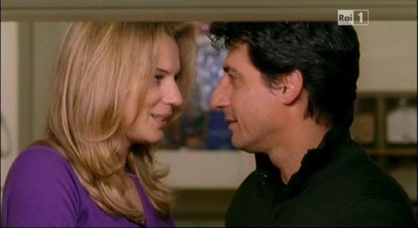Ascolti Tv domenica 6 novembre 2011: Tutti pazzi per amore 3 4,975 mln (17.14%) e 4,210 (19.13), Report 3,844 (14.74%), NCIS 3,5 mln (11.47%), Distretto 3,366 (13.35%)