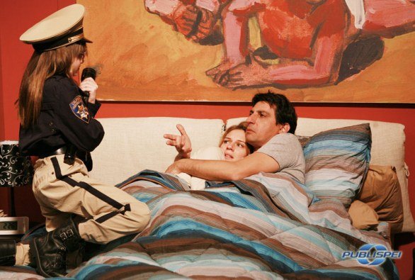 Ascolti Tv domenica 27 novembre 2011: Tutti pazzi per amore 3 (4,481 16% e 4,360 20.68%), Report 3,585 (14.57%), Hawaii Five-0 3,403 (12.18%)