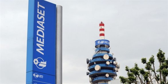 Mediaset: chiuso periodo garanzia Autunno 2011. Nei 15-64 Canale 5 prima rete, Italia 1 seconda. Premium Calcio primo canale pay sul tot. individui