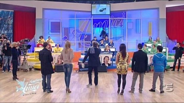 Amici 11, il quinto speciale di sabato 3 dicembre 2011. Garrison contro Cannito e la sua coregrafia: “Cattiveria pura. Dov’è Nunzio, l’hai fatto fuori?”. Vincono i Verdi