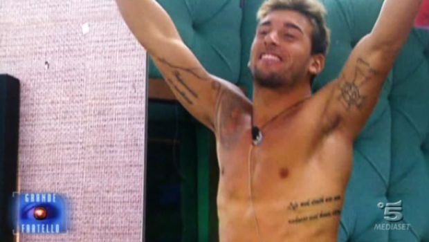 Grande Fratello liquida Danilo con un rvm. E la Gialappa’s lo denigra senza ironia
