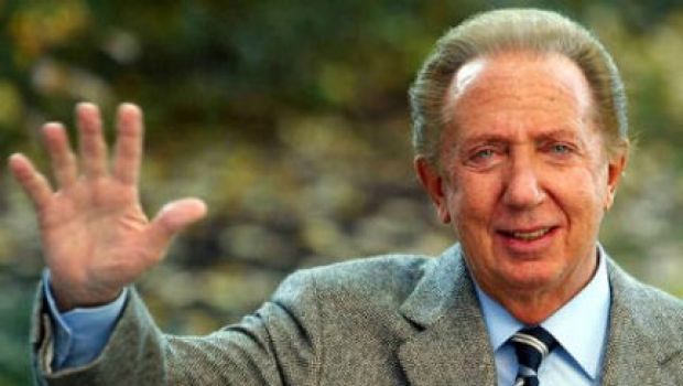Ritrovata salma e bara di Mike Bongiorno. Nicolò: “Spero sia vero, credo di sì”, Michele: “Adesso stiamo decisamente meglio”, Fiorello: “Bellissimo regalo di Natale”