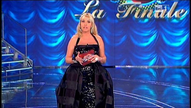 Ascolti Tv sabato 10 dicembre 2011: Il meglio di Ti lascio una canzone a 3,283 mln (16.80%), Ti amo in tutte le lingue del mondo a 3,123 (12.98%) e Happy Feet a 2,740 (10.99%)