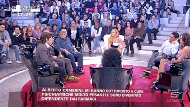 Domenica Cinque versione alcolisti anonimi. Ma Lorella vince con la misura