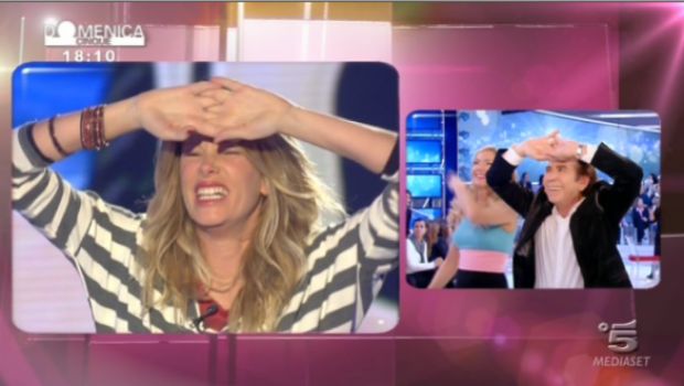 Grande Fratello 12: l’ottava puntata di lunedì 12 dicembre 2011. SOS: Alessia Marcuzzi entra nella Casa. Signorini: “Gente poco istruita meglio dei laureati”. Esce Leone