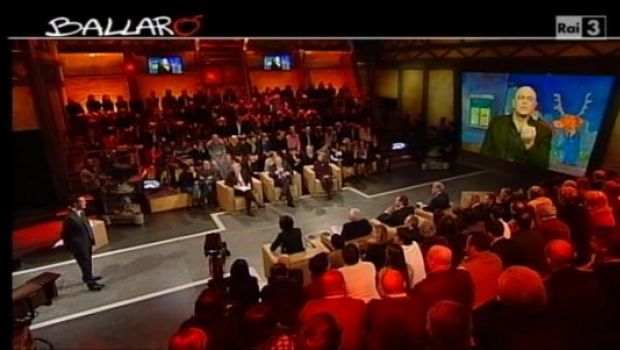 Ascolti Tv martedì 20 dicembre 2011: Ballarò a 4,843 mln (19.13%), Tutti pazzi per amore 3 a 4,406 (15.52%) e 4,043 (16.87%) e Baciati dall’amore a 2,755 (11%)